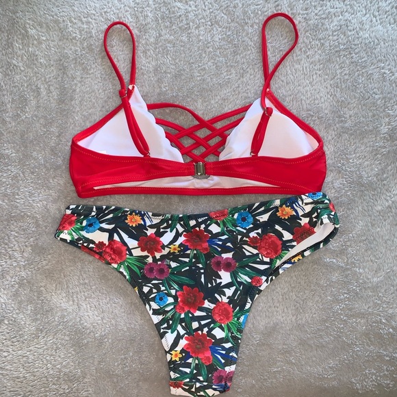 Cute Bikini - Picture 2 of 2